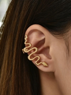 Brinco ear cuff dourado de cobra