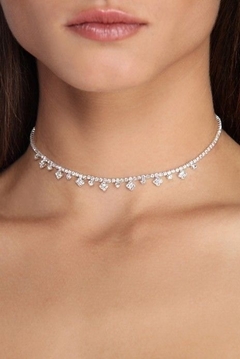 Choker cravejada com pingentes