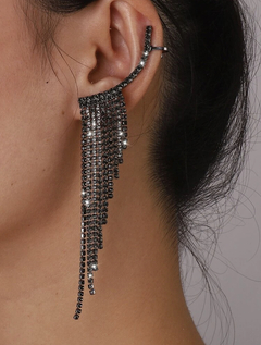 brincos ear cuff com franjas e strass pretos