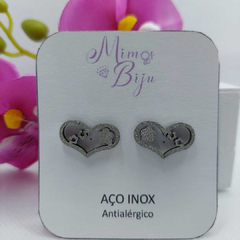 Brinco em aço inox - coração com mini flores