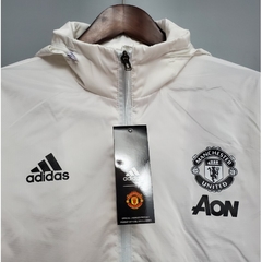 JAQUETA CORTA VENTO MANCHESTER UNITED BRANCA - comprar online