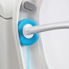 Escova de vaso sanitário embutida na parede na internet