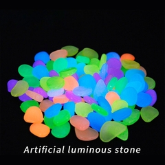 Pedras coloridas que brilham no escuro