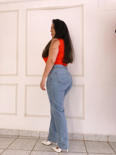 Calça mom jeans na internet