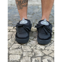 Hocks Puff preto refletivo na internet