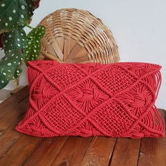 Capa de Almofada em Macrame Cris - Vermelha 30x50cm