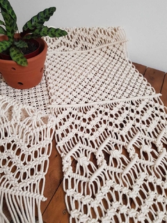 Caminho de Mesa Gaia - Macrame - comprar online