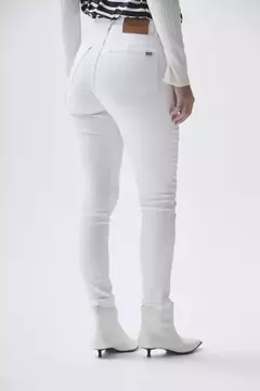 JEAN SKINNY FIT AMY WHITE PA00047 (91702308) - comprar online