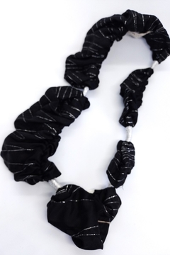 Collar Negro Wrappping Seda natural.