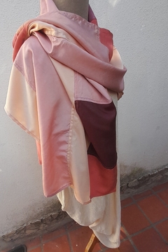 Chal upcycling de seda natural 70cm x 2m Tonos rosados, salmon