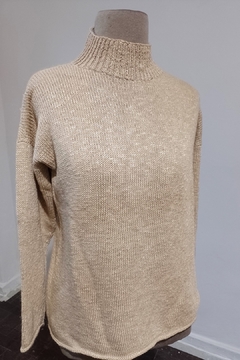 Sweter Beige rosado Lana merino y seda vegetal-Tinte natural carozo de palta Cuello media polera. Ancho 120 cm-Largo 60 cm Todas las terminaciones realizadas a mano.