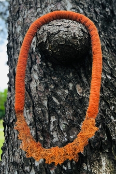 Collar TANGO COBRE Tejido de hilo de cobre. Cordón de seda. 33 x 20 cm