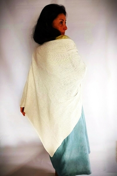 Poncho Hilado de seda natural y algodón-Color crudo- 140 x 140 cm - comprar online