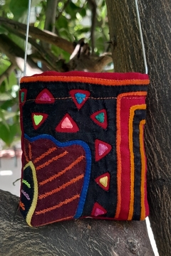 Colgante CHUSPA Serie MOLAS TRIANGULOS Cadena de acero quirúrgico- 55 cm x 7 cm Upcycling