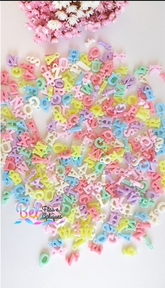 Pingentes letras candy Collor 14x9mm 20 gramas