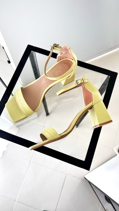 Sandalia Dublin Amarillo - comprar online