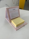 calendario de mesa com post-it