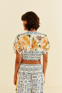 BLUSA FARM ESTAMPADA NICE BARRADO - comprar online