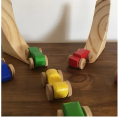 Dos Autitos En Madera Montessori Coloridos Didácticos Motricidad en internet