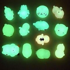 5 Encantadores Mochi Mini Esponjosos Brillan En La Oscuridad - comprar online