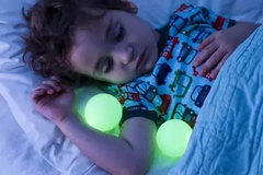 Lámpara Bola Luz Led Cambia 7 Colores Ideal Act. Sensoriales Niños. Pilas Incluidas - yo si puedo didacticos