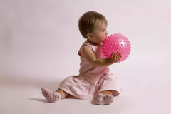 Pelota Bebe C/pinches Estimul Sensorial Masaje Souvenir 25cm - comprar online