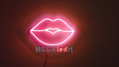 CARTEL DE NEON MODELO LABIOS ROSA - Fibrofacil Avellaneda Mayorista