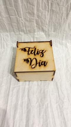 CAJA FELIZ DIA 9X9X5 PACK POR 30 UNIDADES en internet