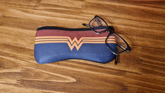 Funda Para Lentes Simil Neoprene Wonder Woman - Tan Plopa