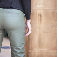 Pantalón engomado verde para futura mamá con faja Carmela - Petit Magnolia bebés