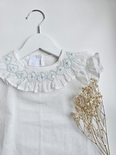 Blusa musculosa blanca cuello punto smock - comprar online