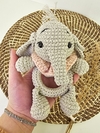 Sonajero tejido a crochet amigurumi Elefante voladito rosa