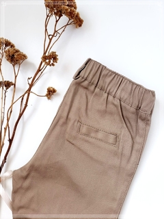 Pantalon de bebé beige - Petit Magnolia bebés