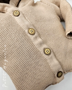 Cardigan saquito tejido en hilo de algodón con capucha Osito - Petit Magnolia bebés