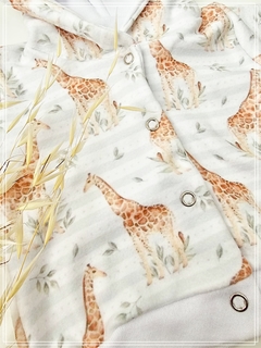 Conjunto micropolar soft camperita y pantalon ultra suave Giraffes - comprar online