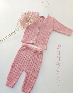 Conjunto tejido saquito + pantaloncito Rosa peonía - comprar online