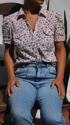 Blusa Botão Flores