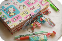Caderno artesanal Hello Kitty na internet