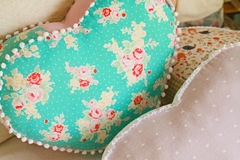 Almofada coração floral azul - loja online