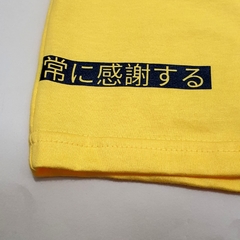Camiseta Masculina Leão Amarela e Branca Escrita Japonês