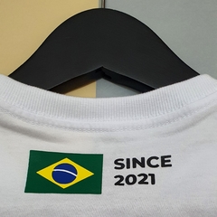Camiseta Masculina Branca Básica Em Alto Relevo Leão Since 2021 Brasil