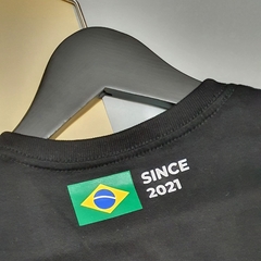 Camiseta Masculina Preta Básica Em Alto Relevo Leão Since 2021 Brasil