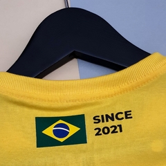 Camiseta Masculina Amarela Básica Em Alto Relevo Leão Since 2021 Brasil