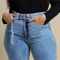 Calça Jeans Feminina Reta C/Cinto By Unna na internet