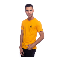 Camiseta Masculina Mostarda Básica Em Alto Relevo Leão