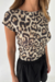 Blusa animal print con espalda descubierta y moño Sonia en internet