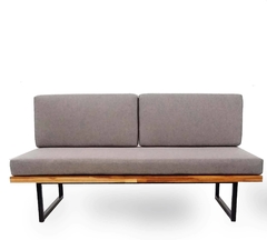 sofá industrial cinza ferro e madeira sala de estar