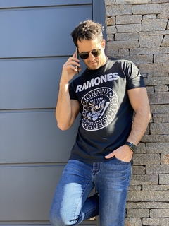 REMERA RAMONES - Carmelo Olivos