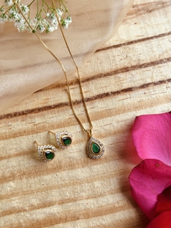 Conjunto Verde Esmeralda Cravejado