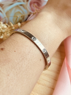 Bracelete inspiração Cartier com ponto de luz em aço inoxidável na internet